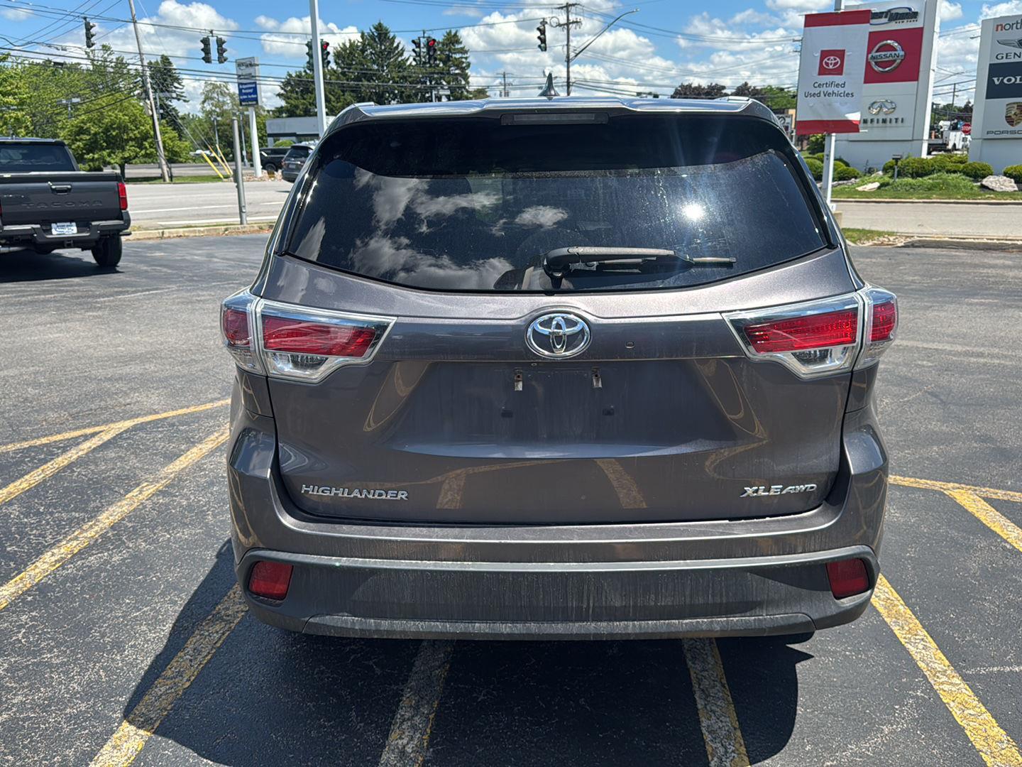 Used 2014 Predawn Gray Mica Toyota XLE image 5