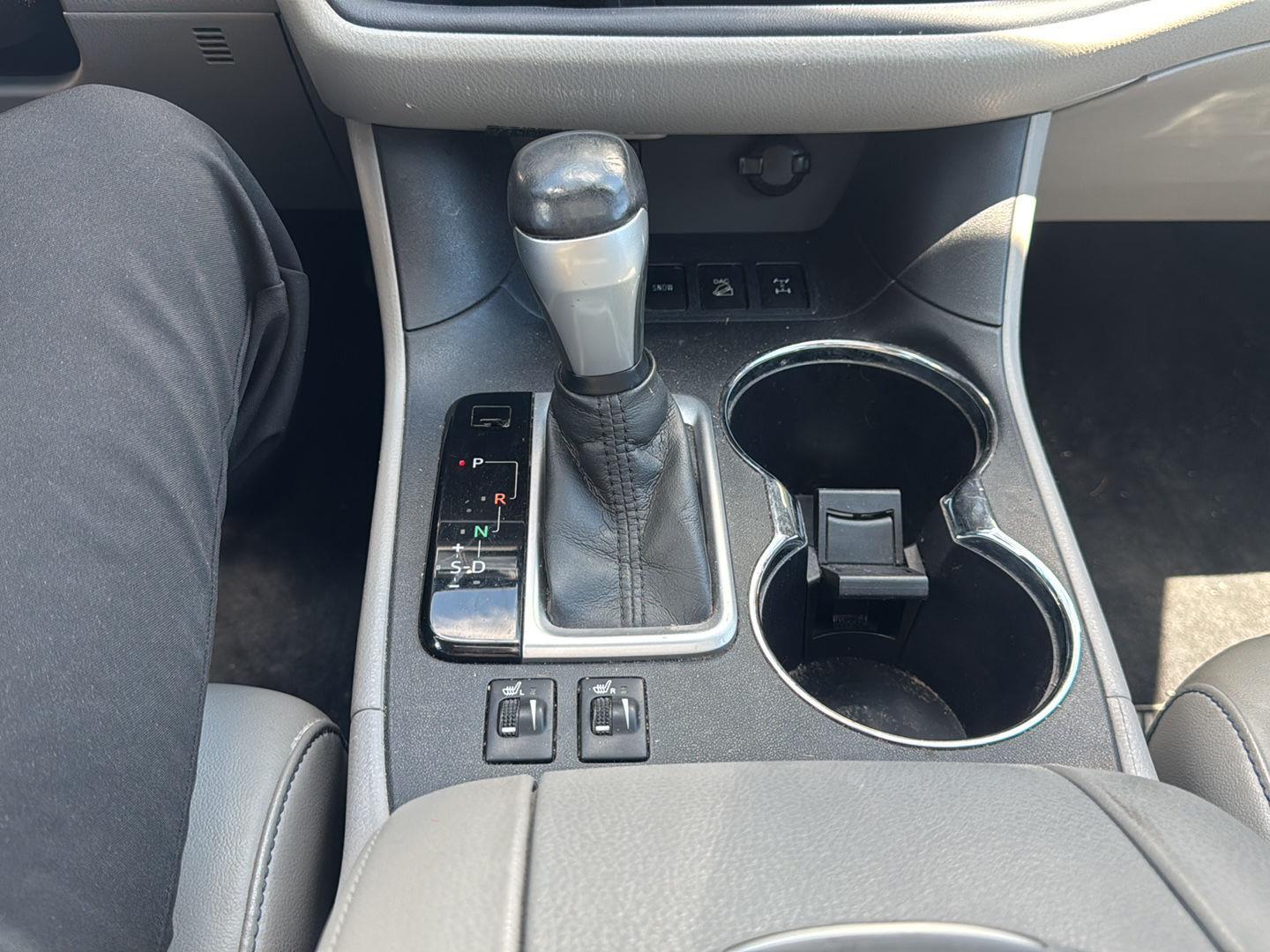 Used 2014 Predawn Gray Mica Toyota XLE image 10