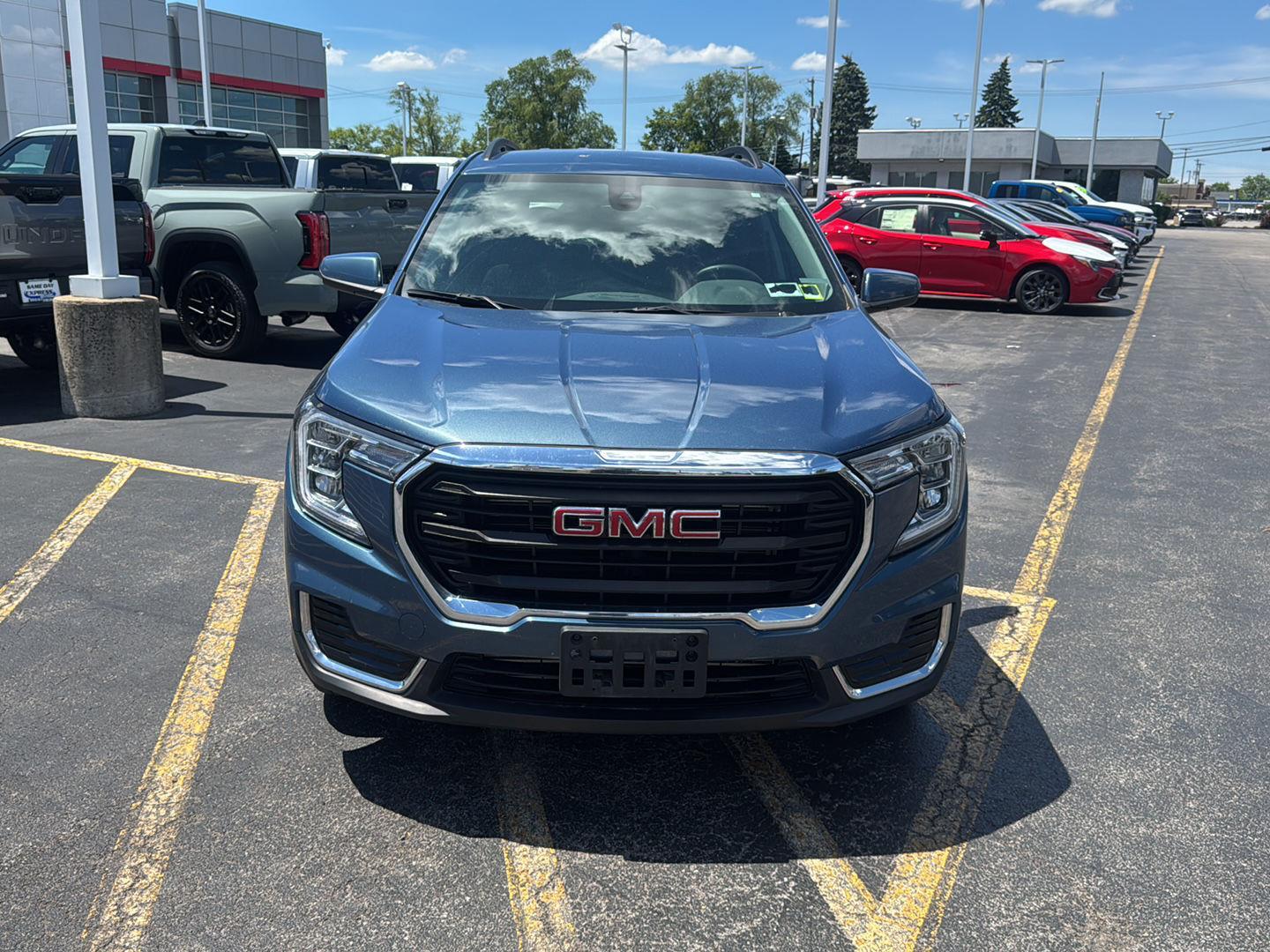 Used 2024 Downpour Metallic GMC SLE image 2