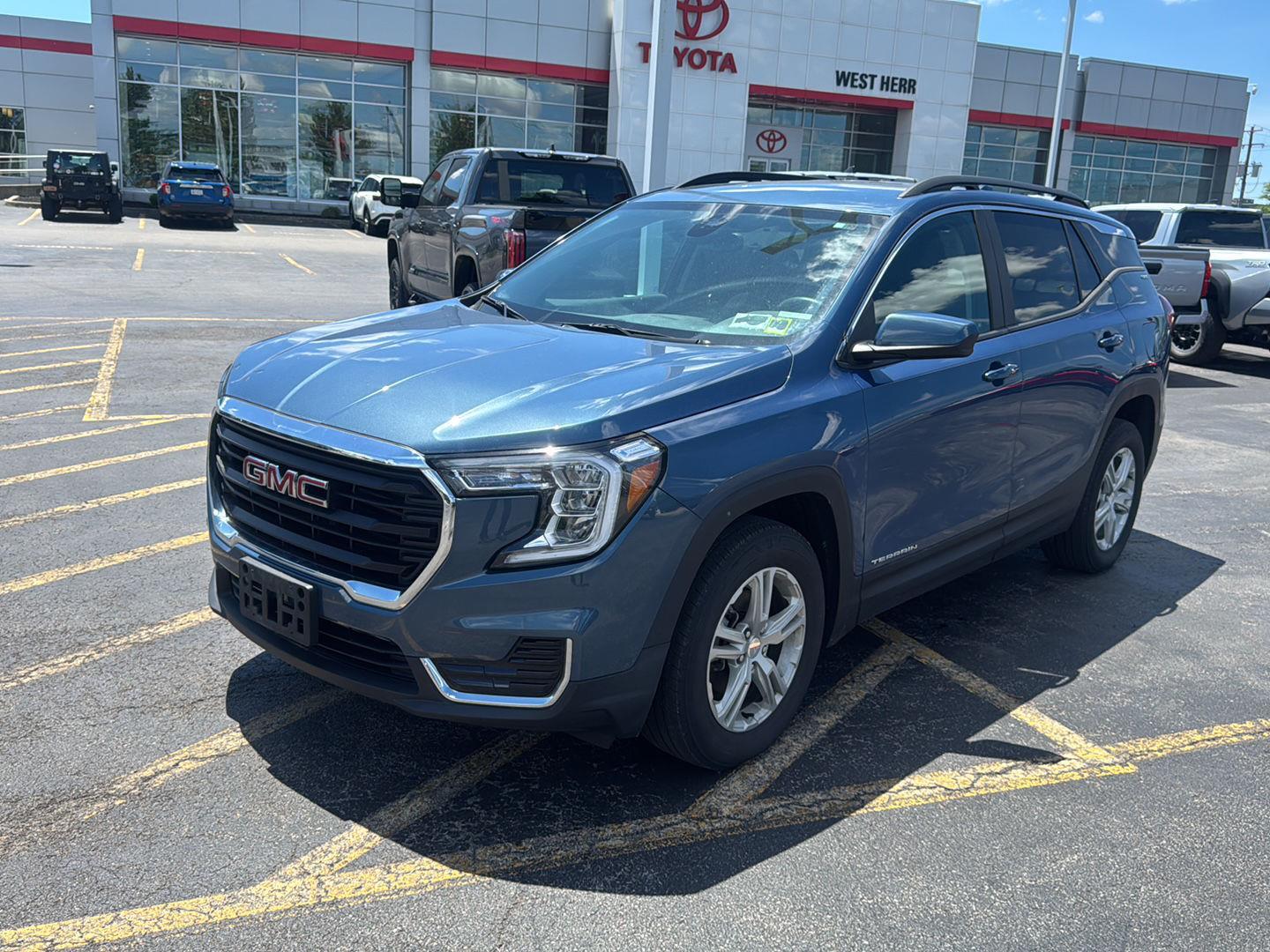 Used 2024 Downpour Metallic GMC SLE image 3