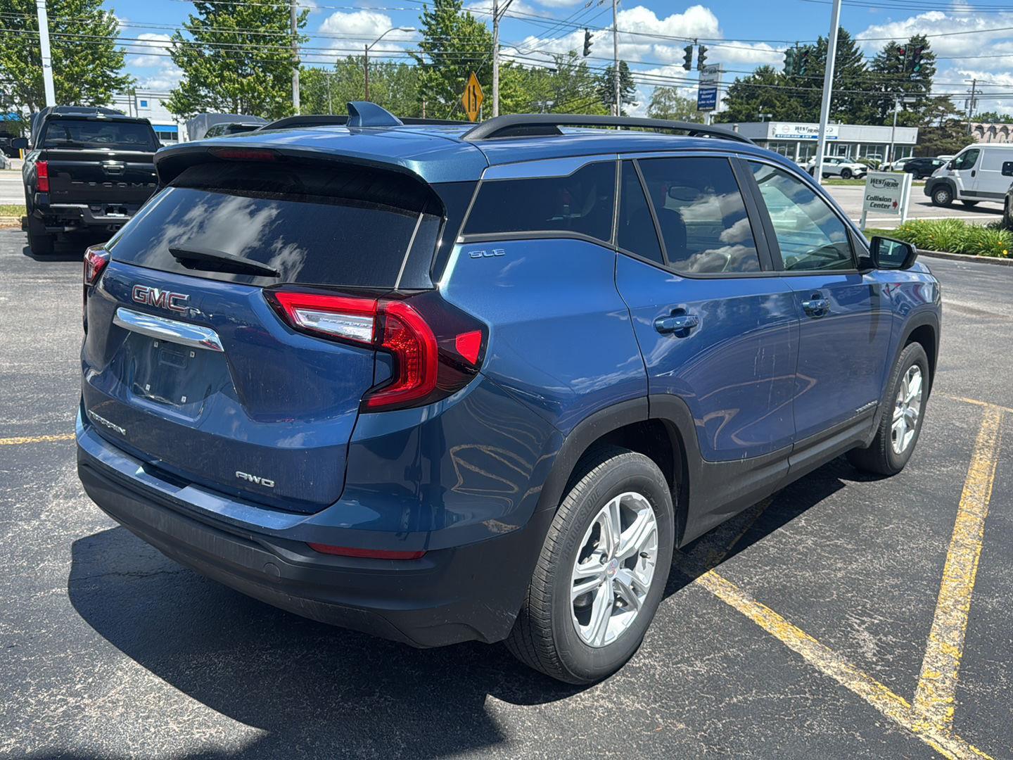 Used 2024 Downpour Metallic GMC SLE image 6