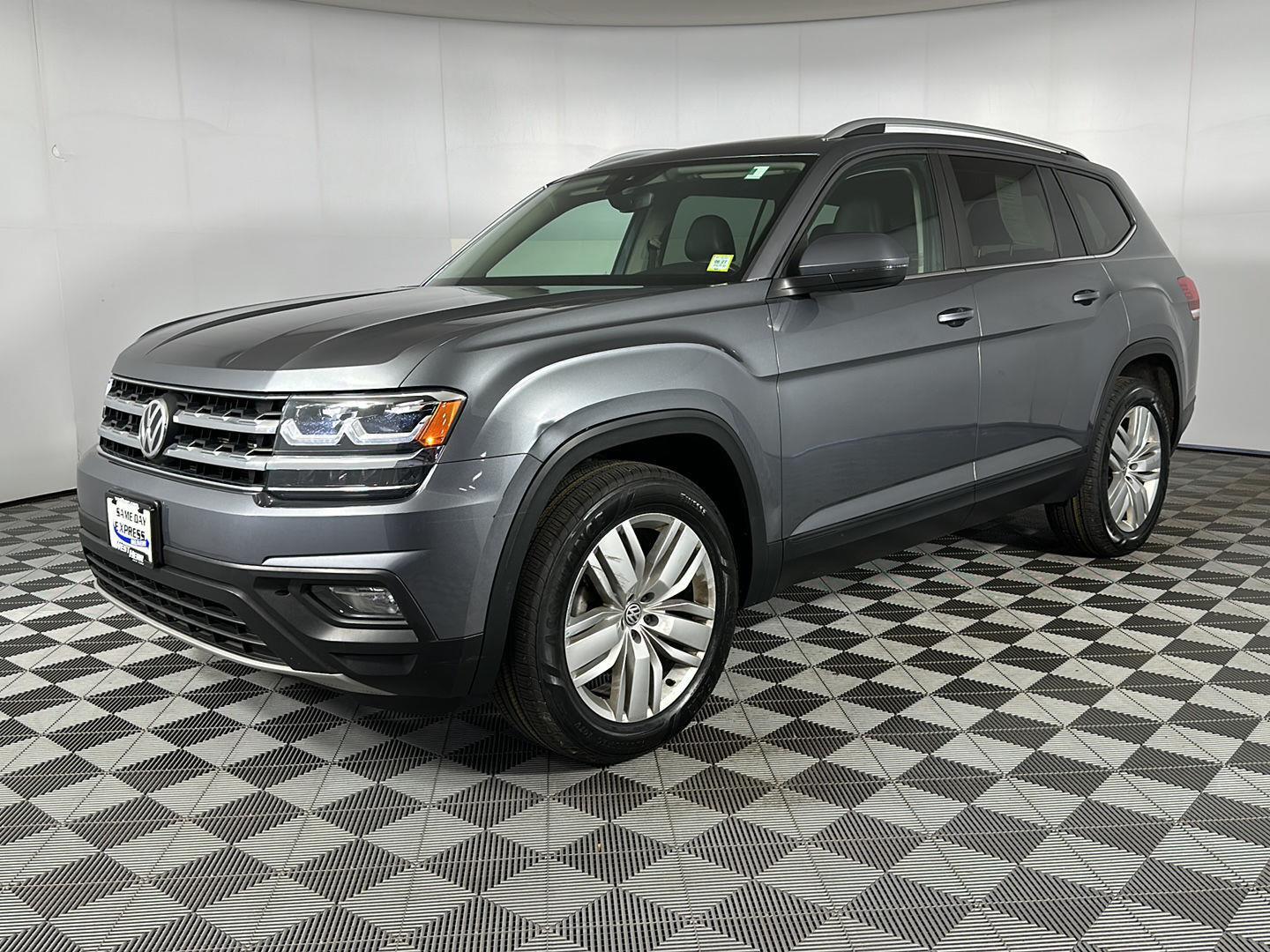 Used 2019 Platinum Gray Metallic Volkswagen 3.6L V6 SE image 3