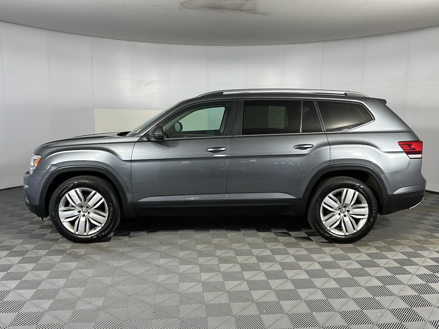 Used 2019 Platinum Gray Metallic Volkswagen 3.6L V6 SE image 4