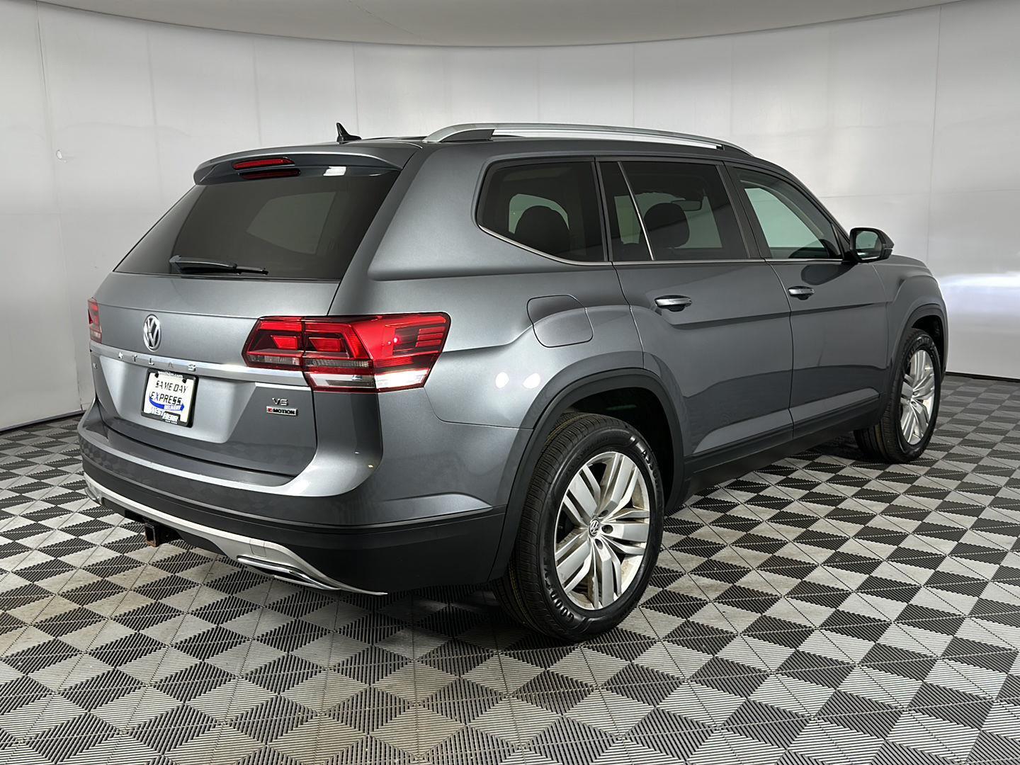 Used 2019 Platinum Gray Metallic Volkswagen 3.6L V6 SE image 7