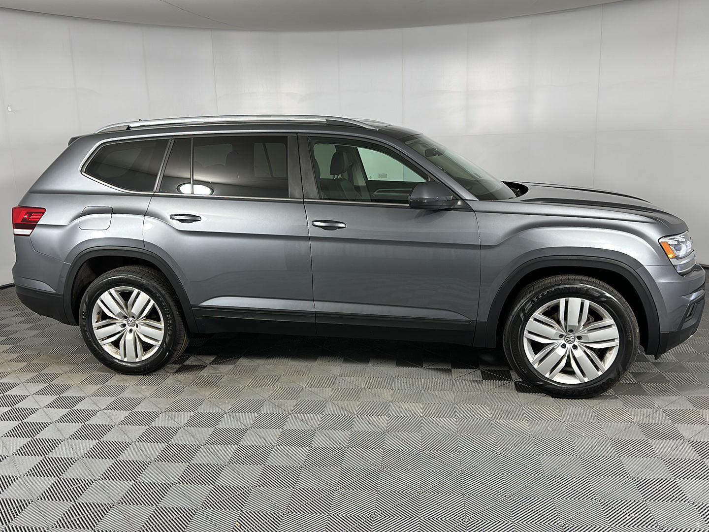 Used 2019 Platinum Gray Metallic Volkswagen 3.6L V6 SE image 8