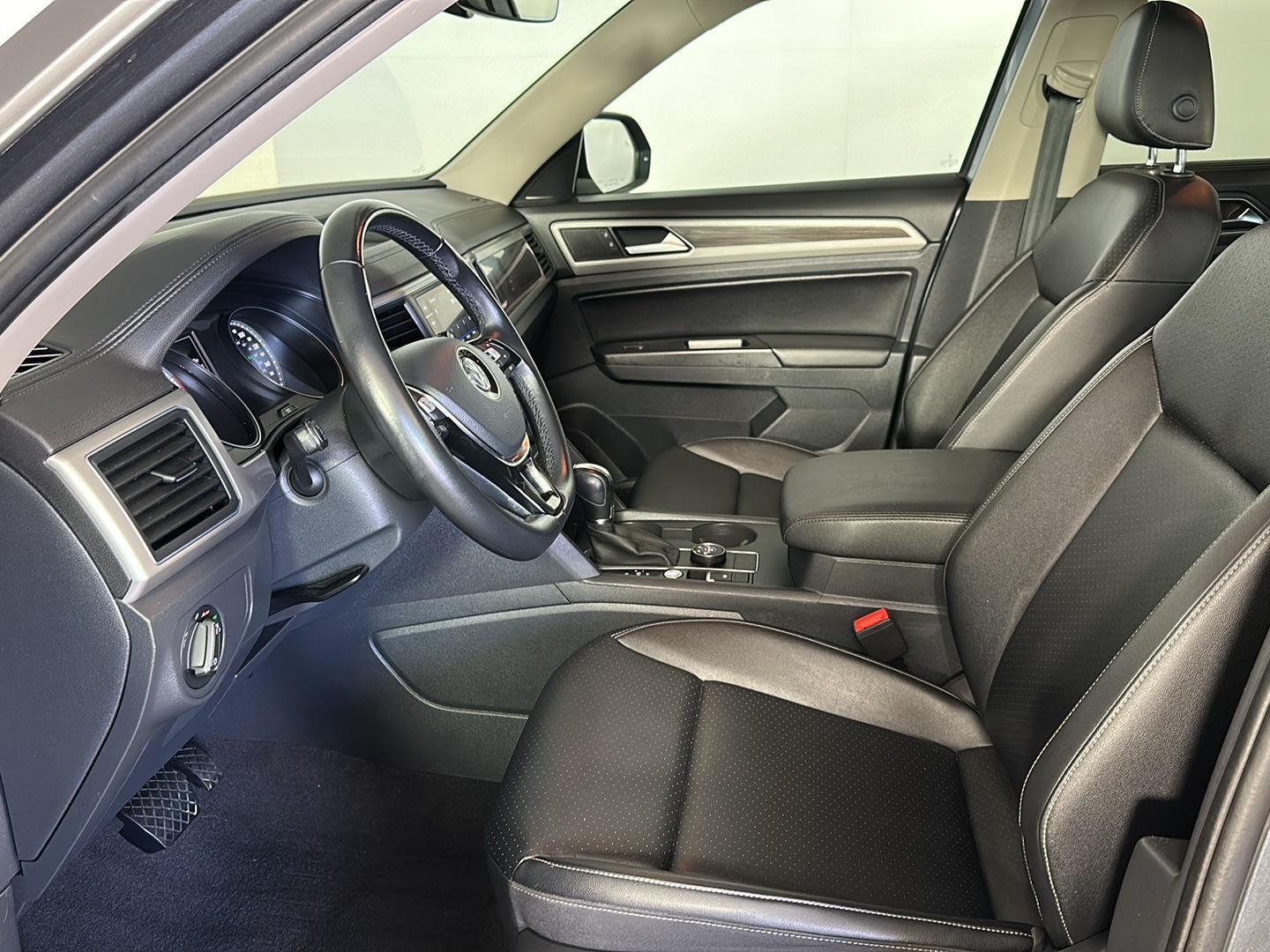 Used 2019 Platinum Gray Metallic Volkswagen 3.6L V6 SE image 10