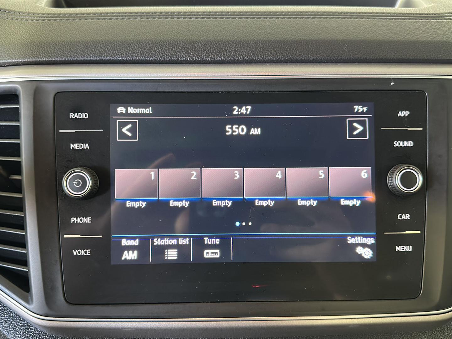 Used 2019 Platinum Gray Metallic Volkswagen 3.6L V6 SE image 16