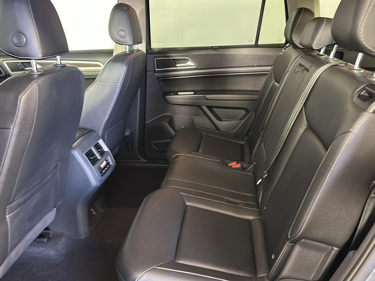 Used 2019 Platinum Gray Metallic Volkswagen 3.6L V6 SE image 23