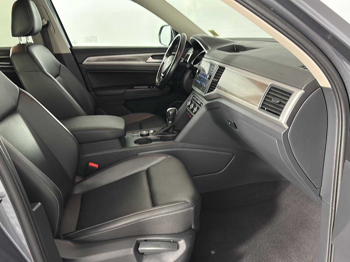 Used 2019 Platinum Gray Metallic Volkswagen 3.6L V6 SE image 26