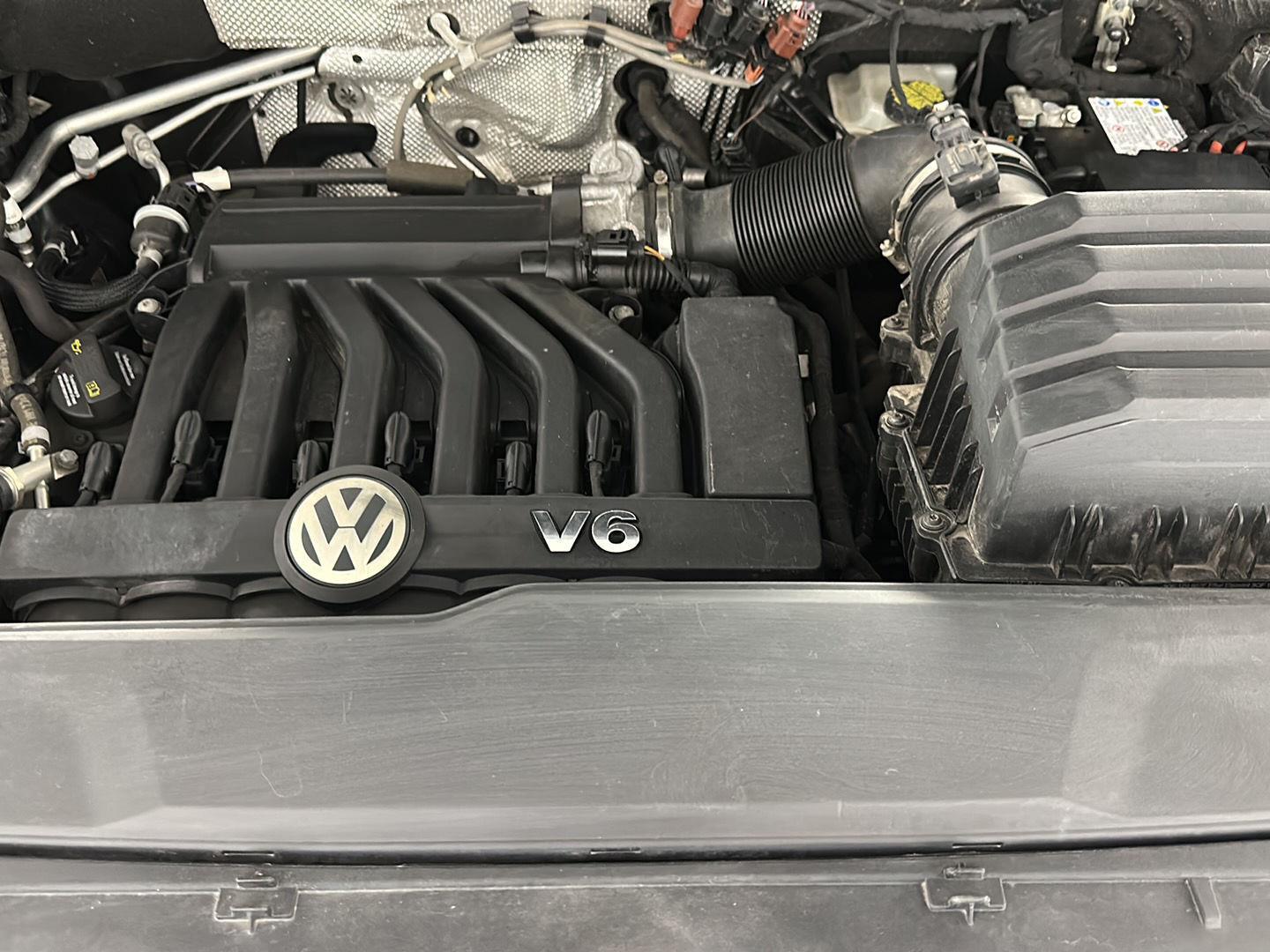 Used 2019 Platinum Gray Metallic Volkswagen 3.6L V6 SE image 27