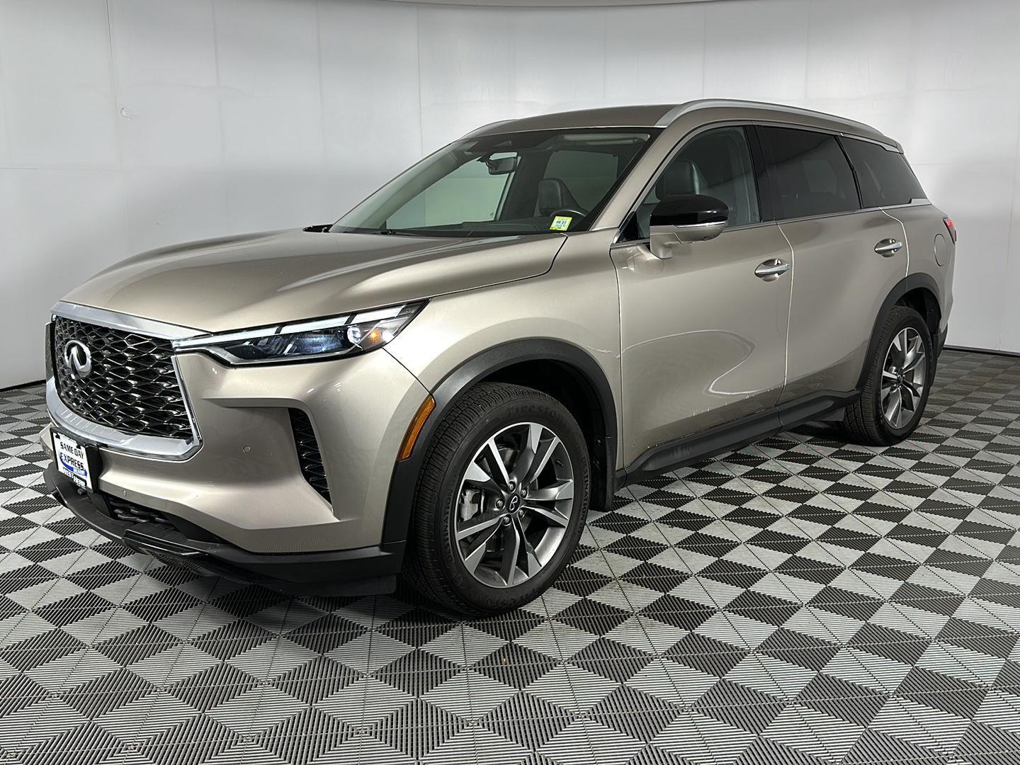 Used 2023 Warm Titanium INFINITI LUXE image 3