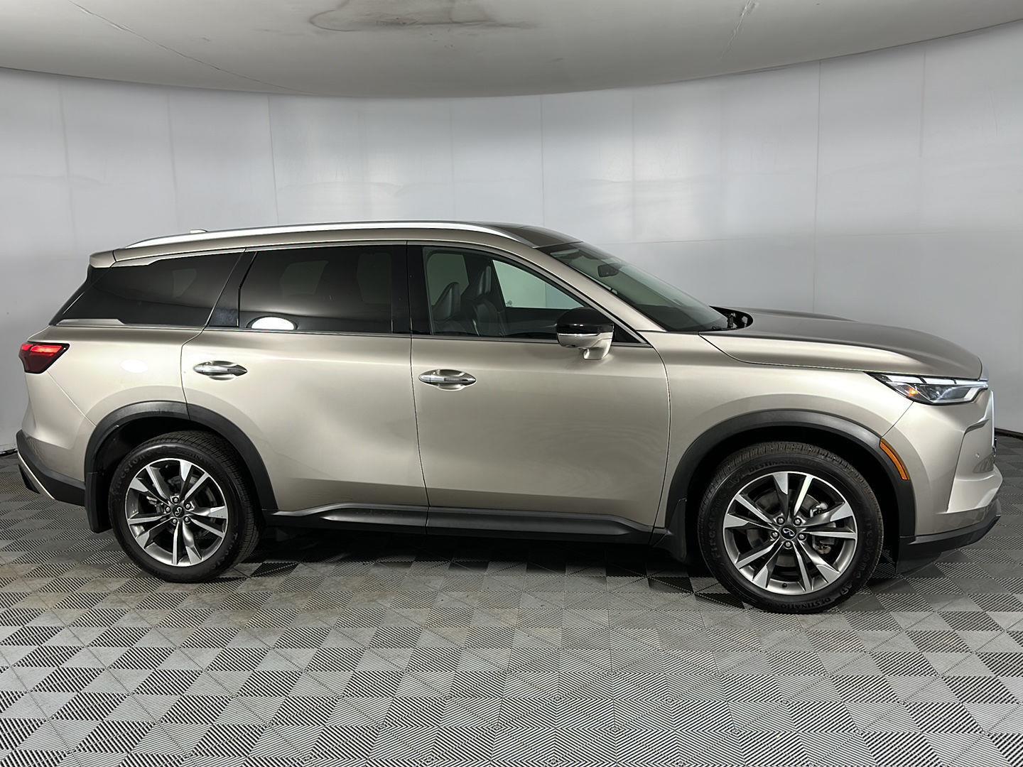 Used 2023 Warm Titanium INFINITI LUXE image 8