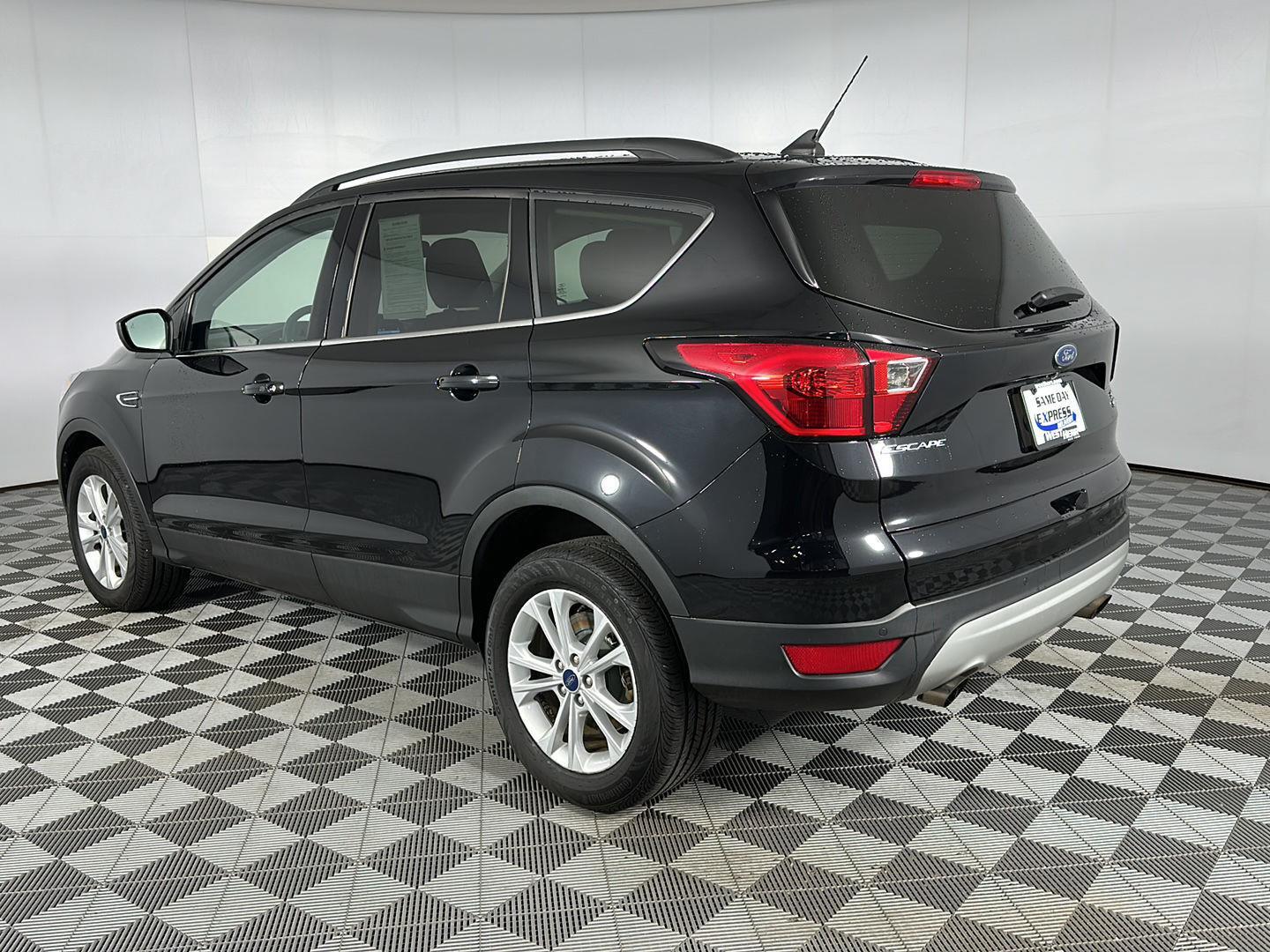 Used 2019 Black Metallic Ford SEL image 5