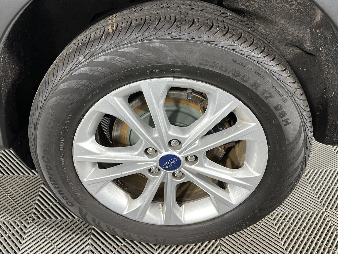 Used 2019 Black Metallic Ford SEL image 9
