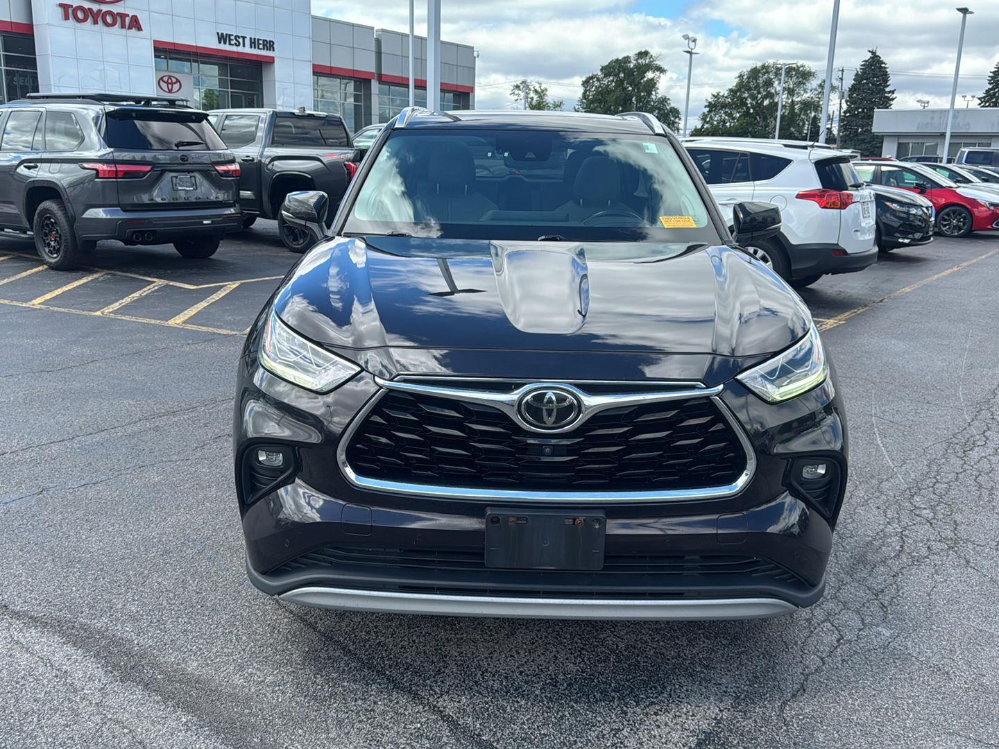 Used 2021 Opulent Amber Toyota Platinum image 2