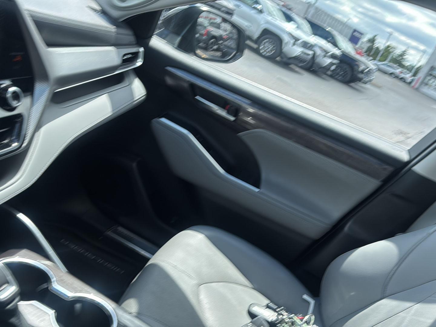 Used 2021 Opulent Amber Toyota Platinum image 12