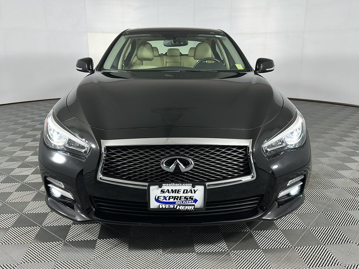 Used 2017 Black Obsidian INFINITI 2.0t Premium image 2