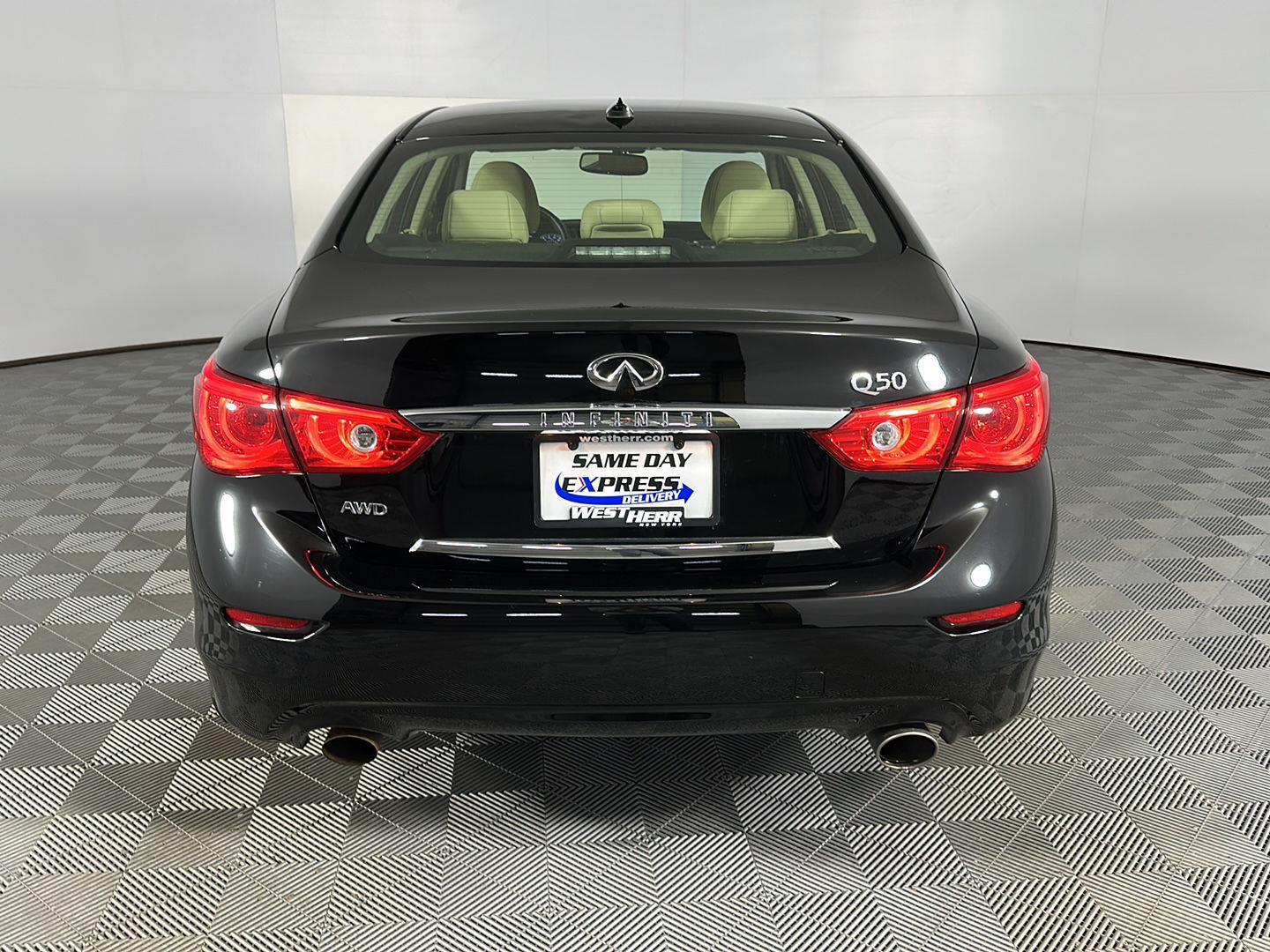 Used 2017 Black Obsidian INFINITI 2.0t Premium image 6