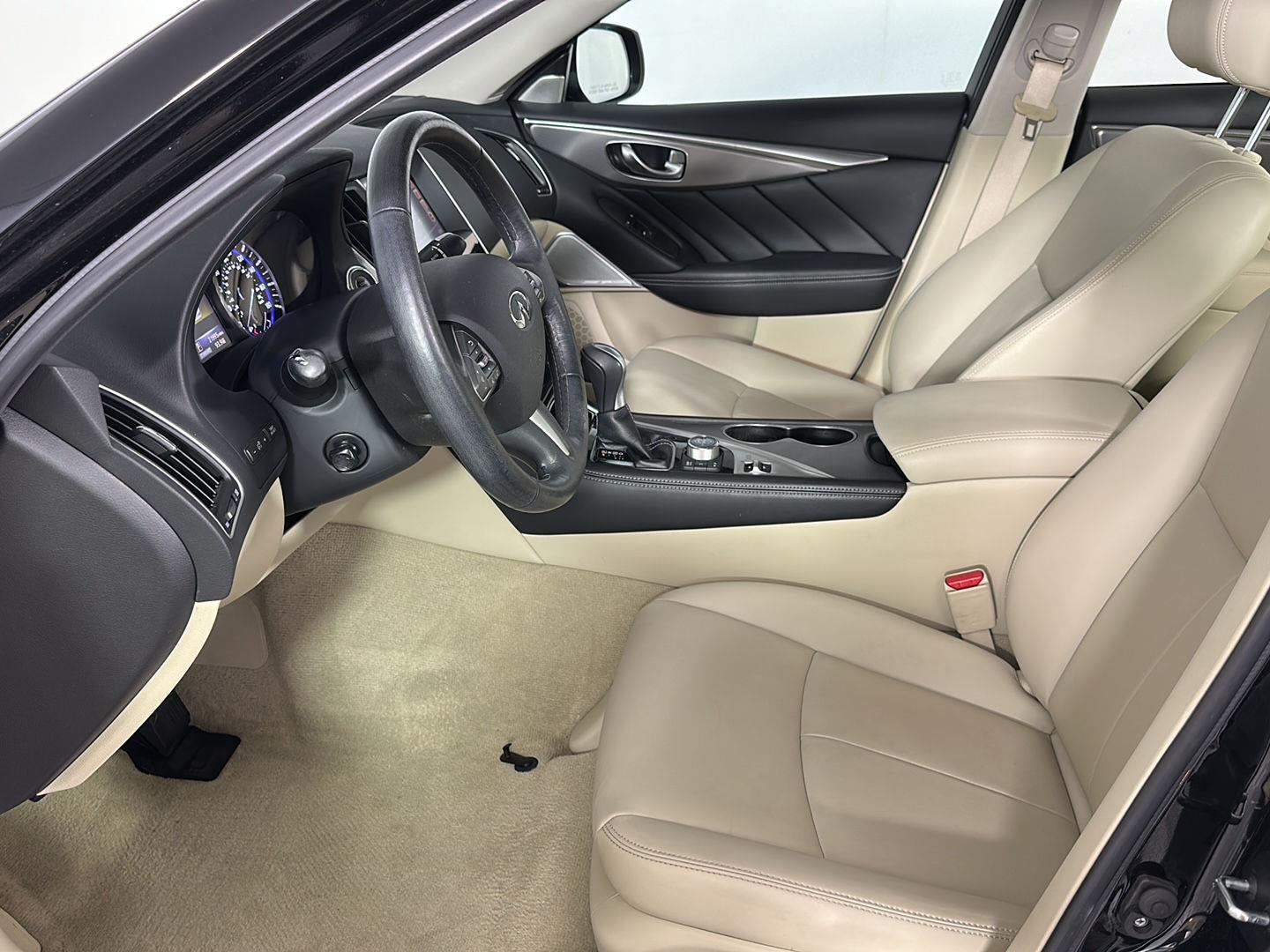 Used 2017 Black Obsidian INFINITI 2.0t Premium image 10