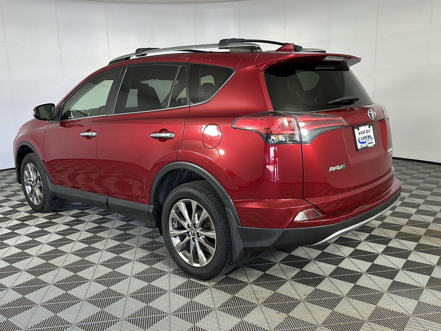 Used 2018 Pearl Toyota Limited image 5