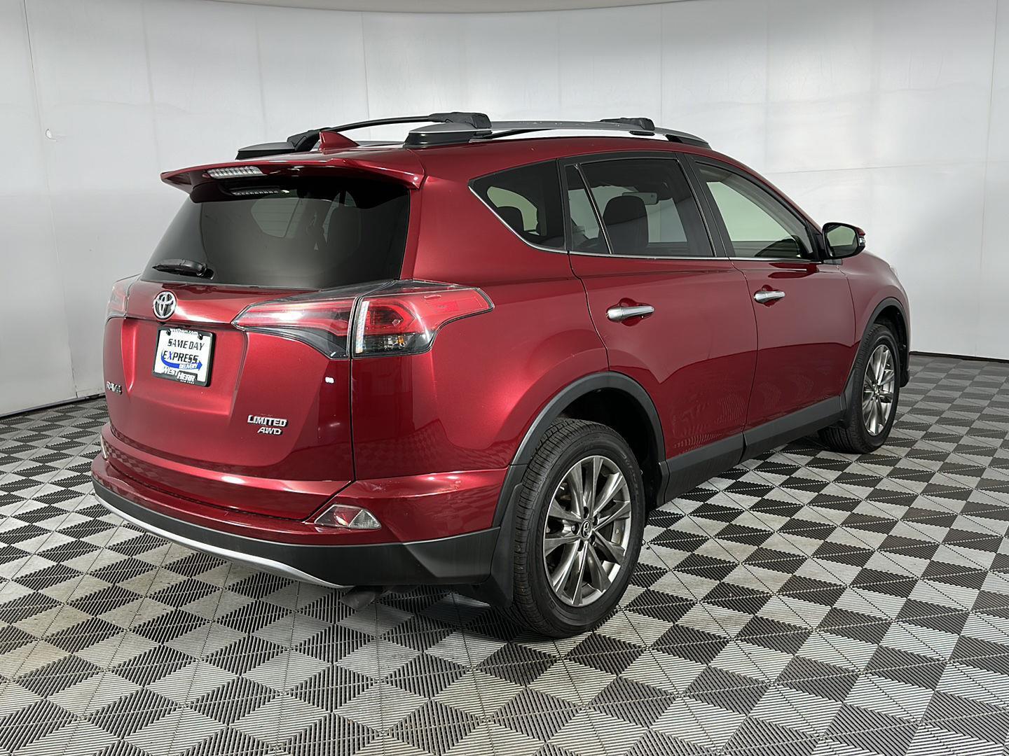 Used 2018 Pearl Toyota Limited image 7