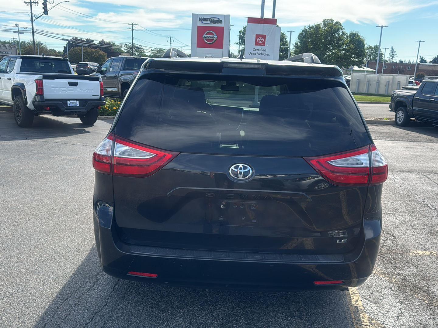 Used 2019 Midnight Black Metallic Toyota LE image 5