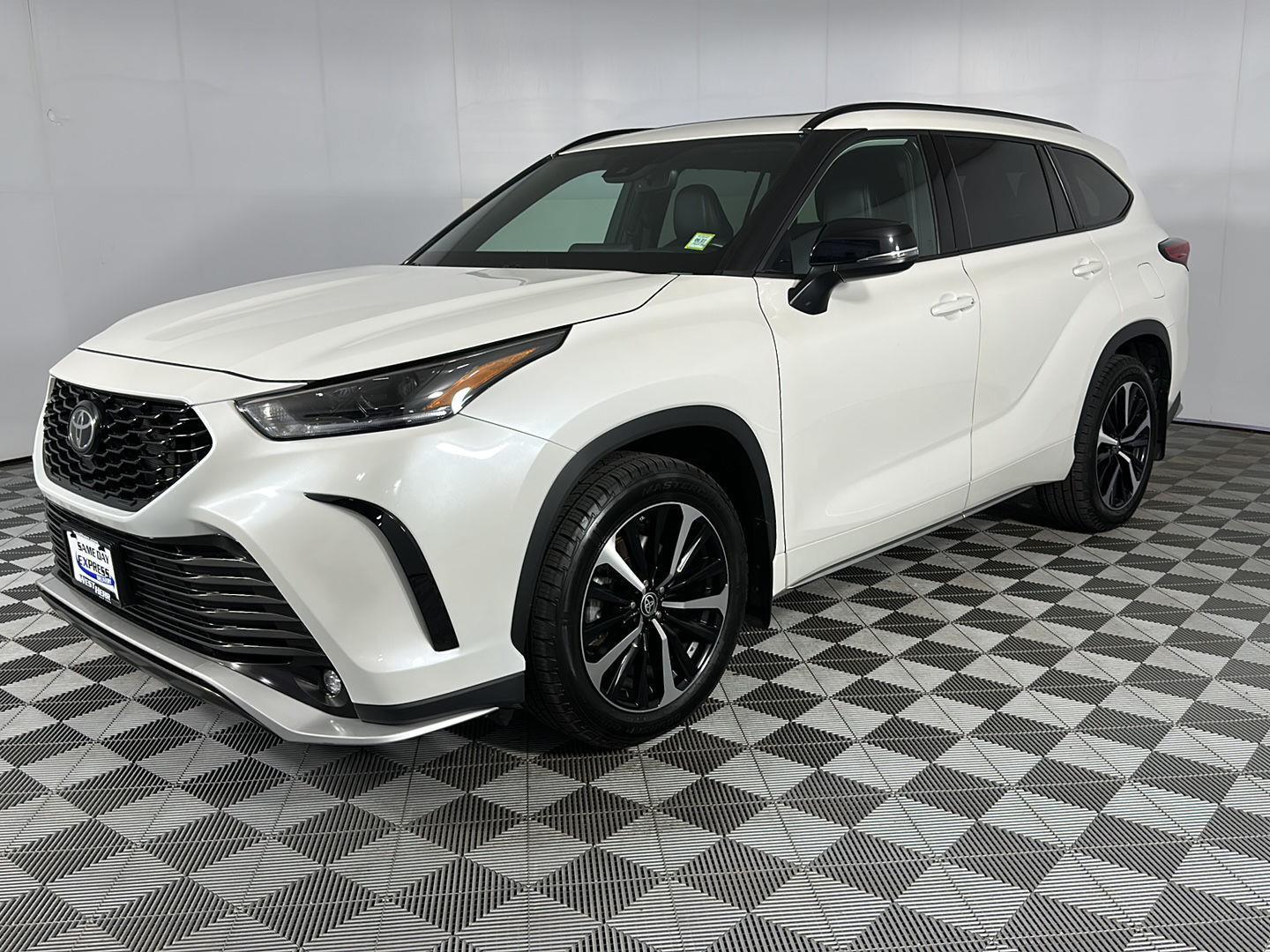 Used 2021 Blizzard Pearl Toyota XSE image 3