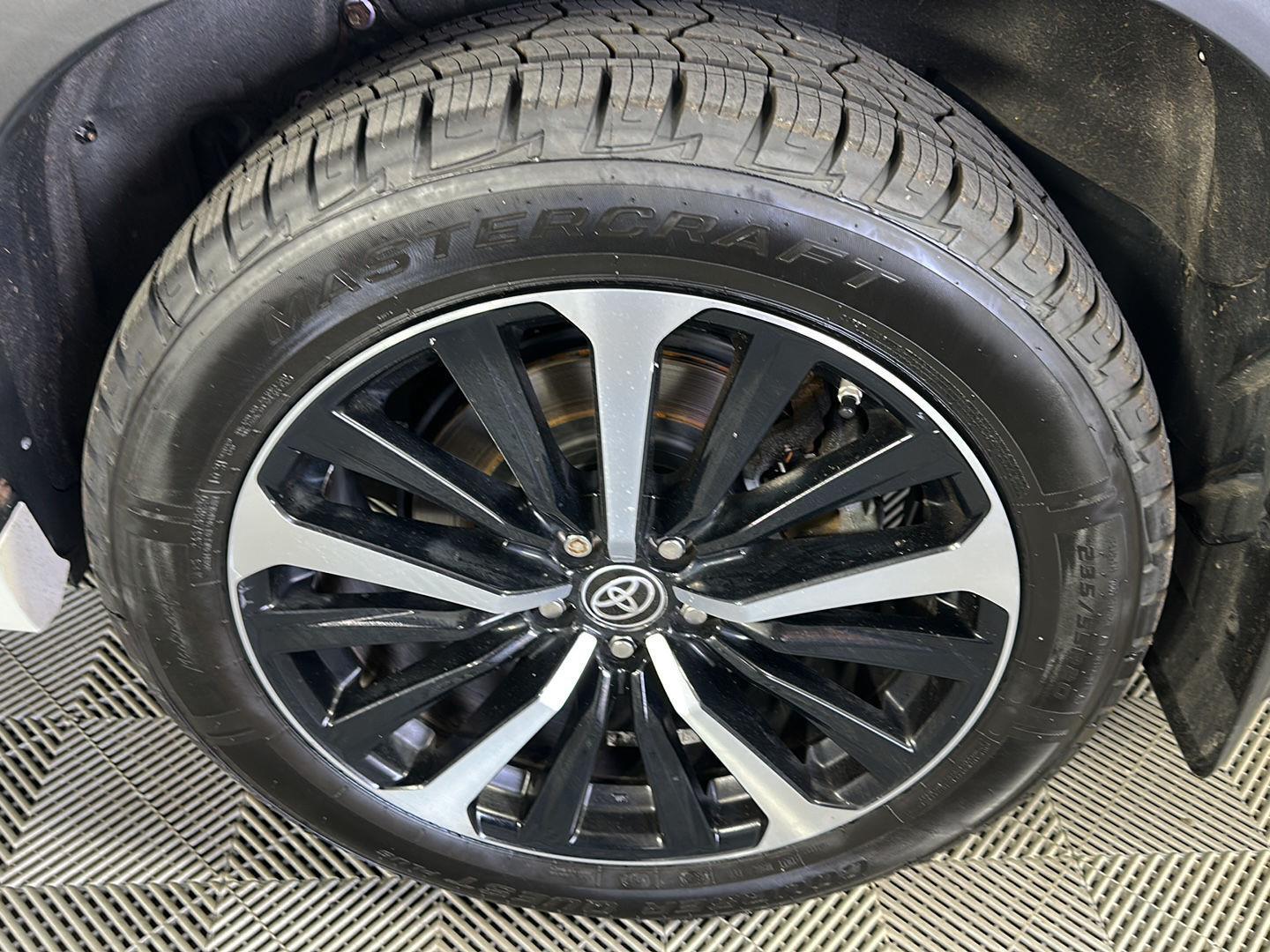 Used 2021 Blizzard Pearl Toyota XSE image 9