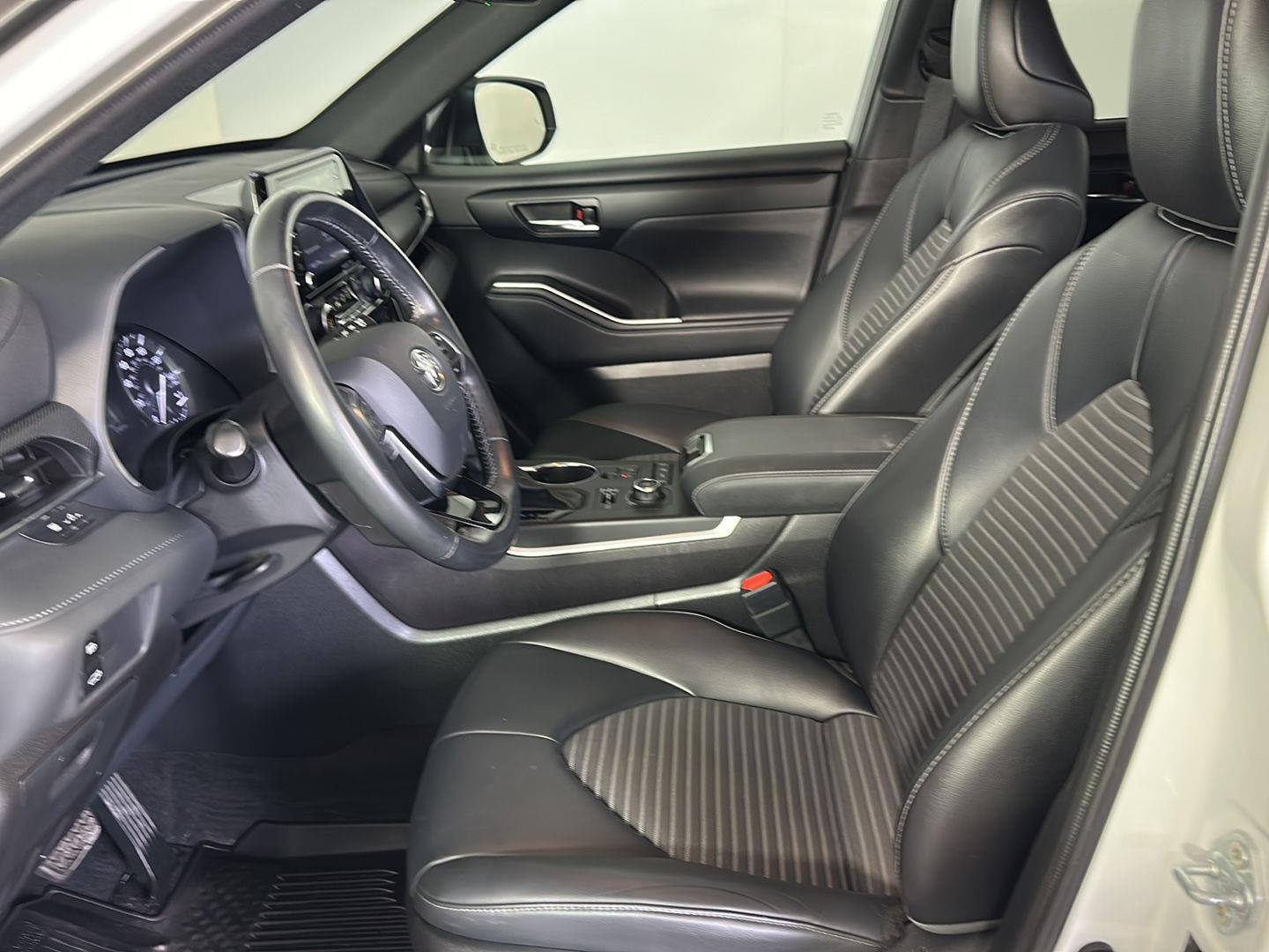 Used 2021 Blizzard Pearl Toyota XSE image 10
