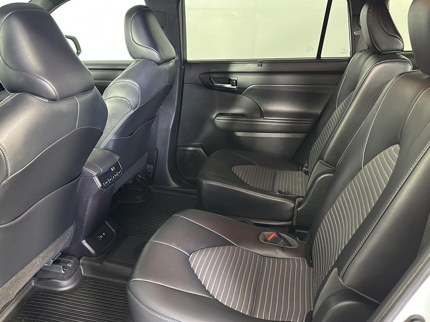 Used 2021 Blizzard Pearl Toyota XSE image 23