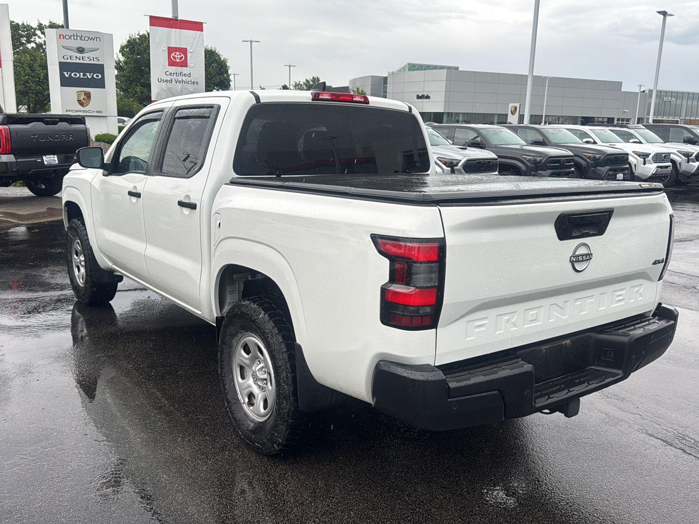 Used 2022 Glacier White Nissan S image 4