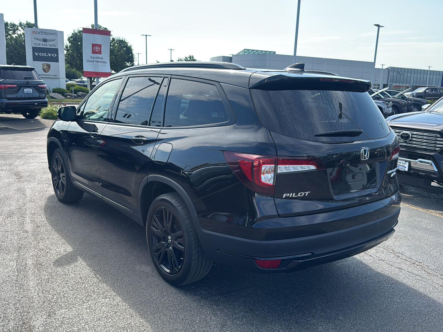 Used 2022 Crystal Black Pearl Honda Black Edition image 4