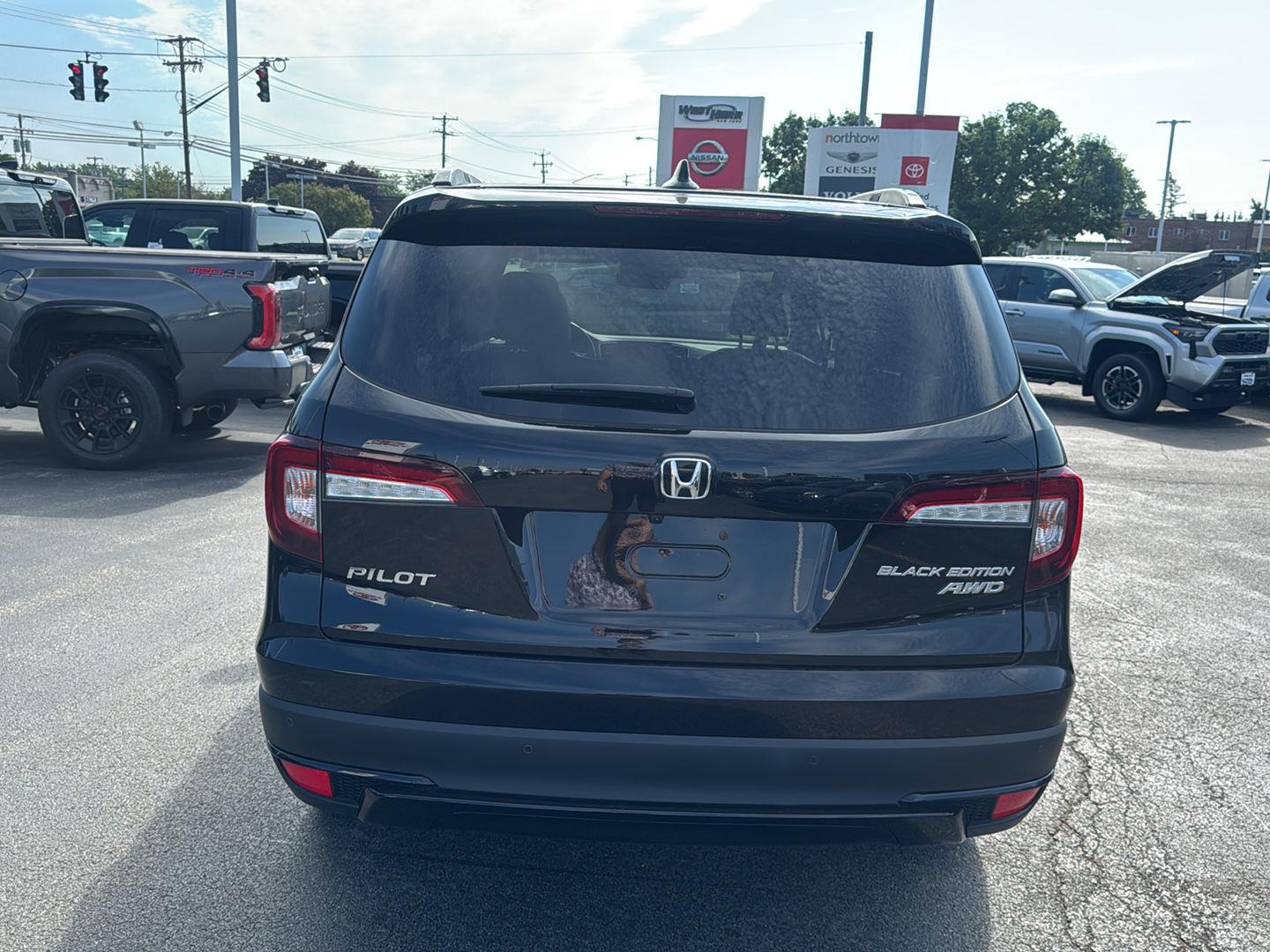 Used 2022 Crystal Black Pearl Honda Black Edition image 5