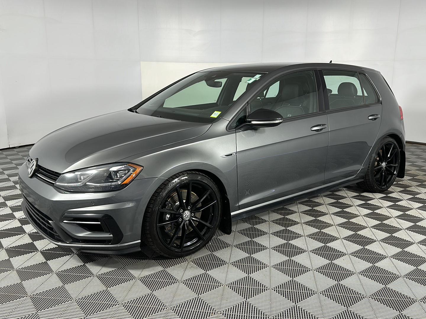 Used 2019 Indium Gray Metallic Volkswagen 4Motion image 3