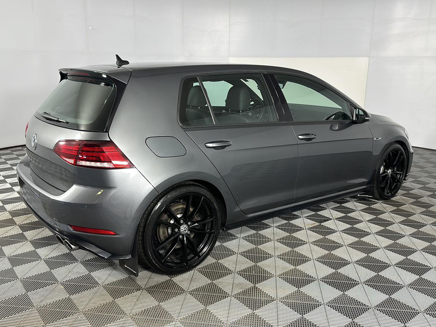 Used 2019 Indium Gray Metallic Volkswagen 4Motion image 8