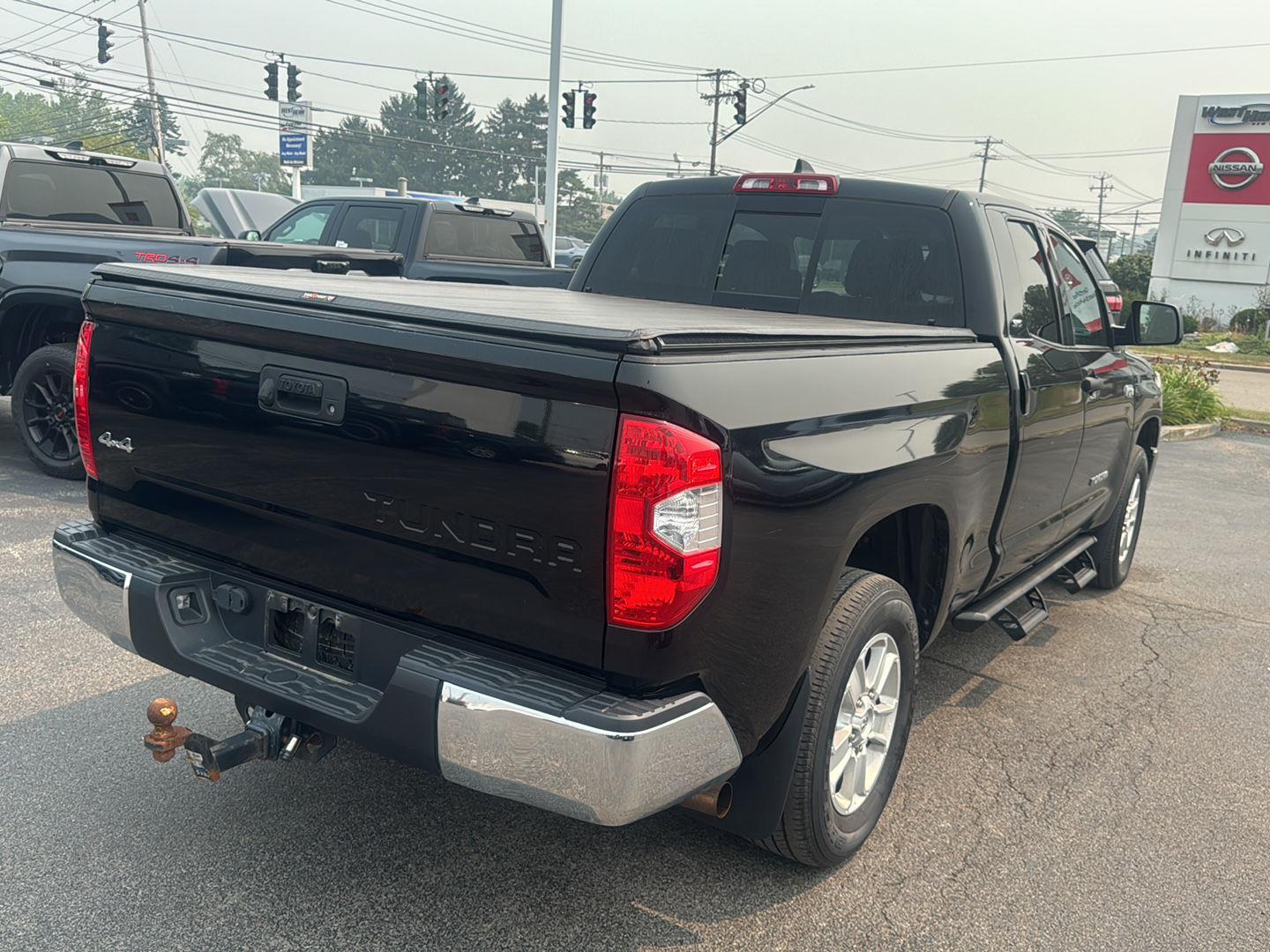 Used 2020 Midnight Black Metallic Toyota SR5 image 6