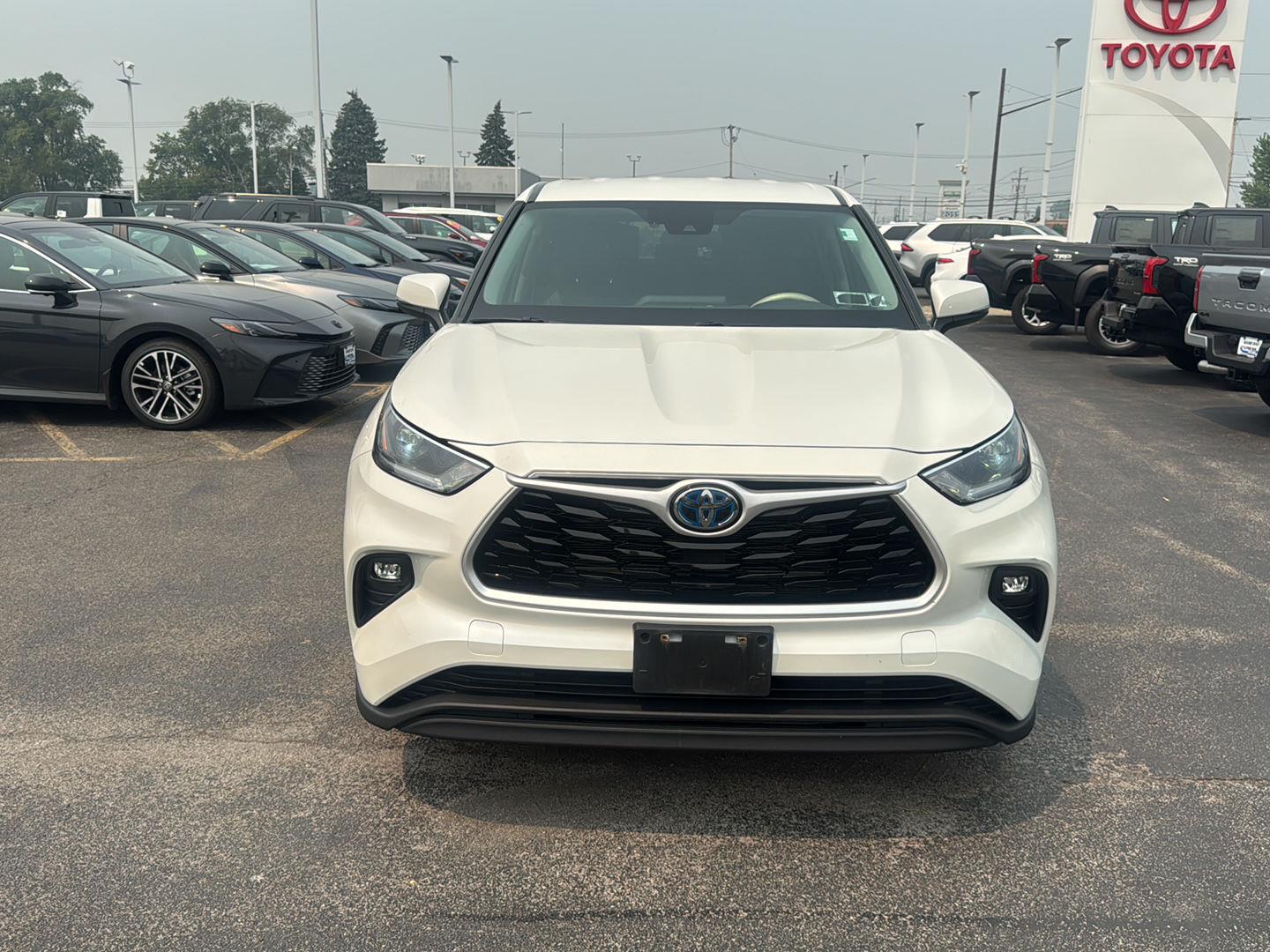 Used 2021 Blizzard Pearl Toyota Hybrid LE image 2