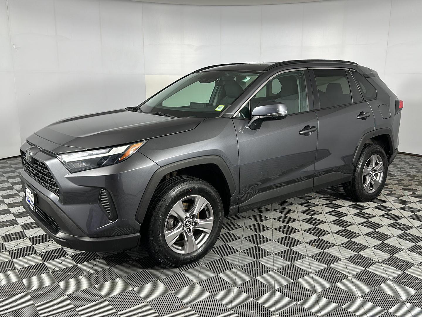 Used 2022 Magnetic Gray Metallic Toyota XLE image 4