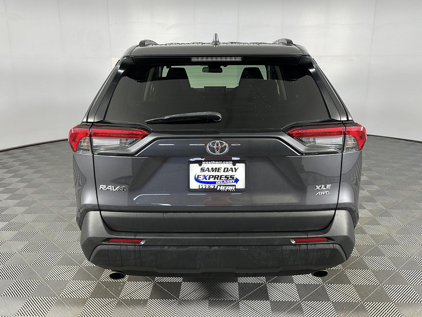 Used 2022 Magnetic Gray Metallic Toyota XLE image 24