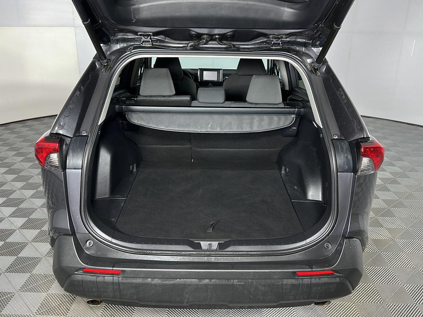 Used 2022 Magnetic Gray Metallic Toyota XLE image 25