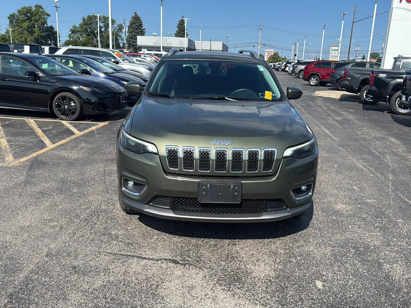 Used 2019 Olive Green Pearlcoat Jeep Limited image 2