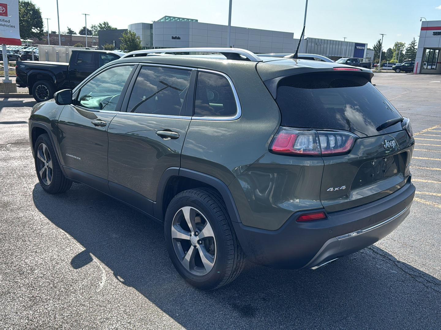 Used 2019 Olive Green Pearlcoat Jeep Limited image 4