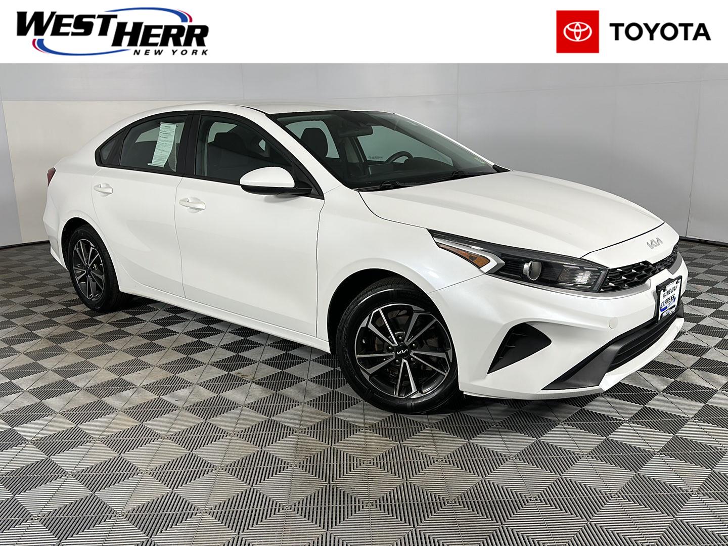  2023 Kia Forte LXS FWD   