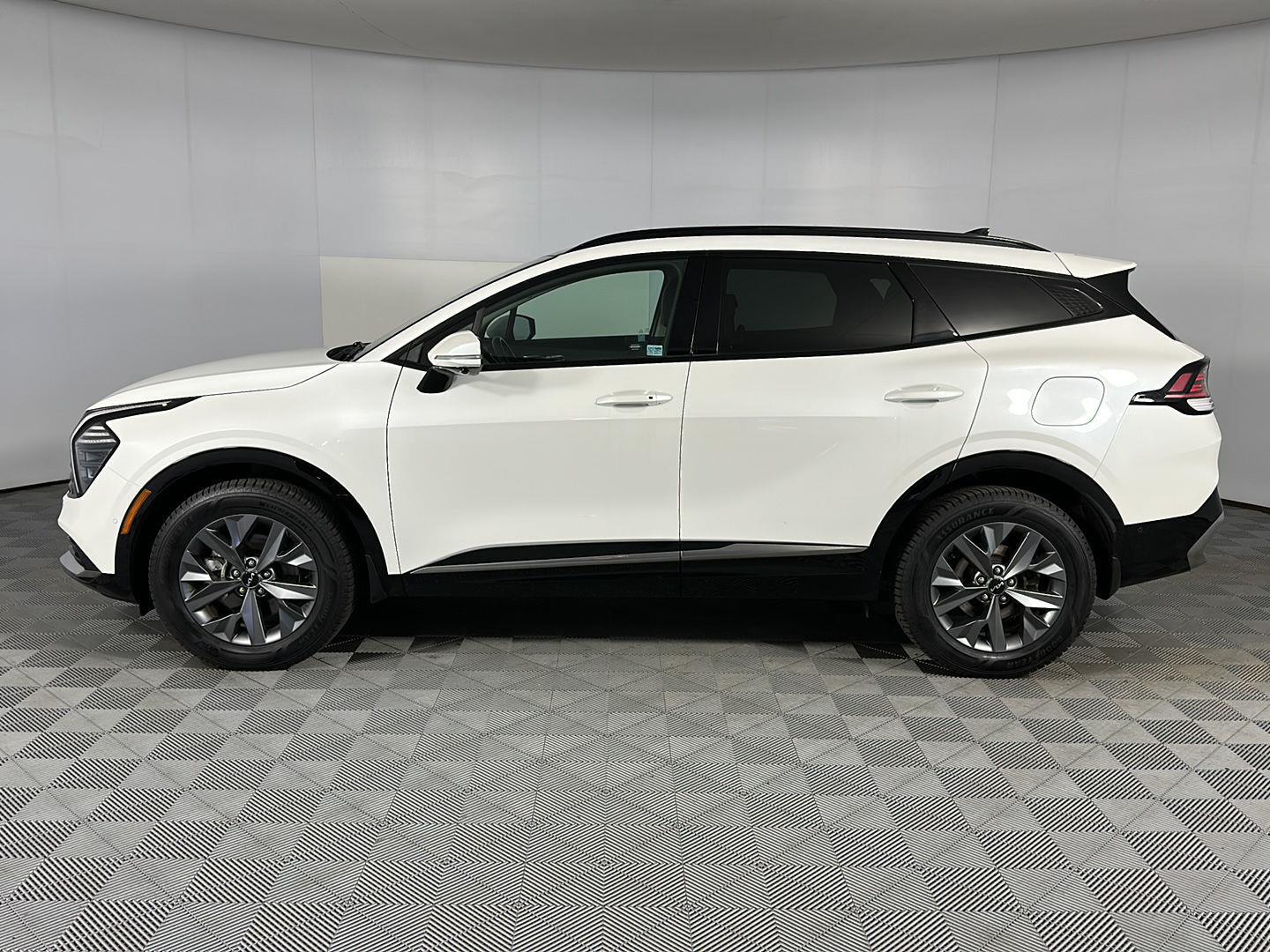 Used 2024 Snow White Pearl Kia SX-Prestige image 7