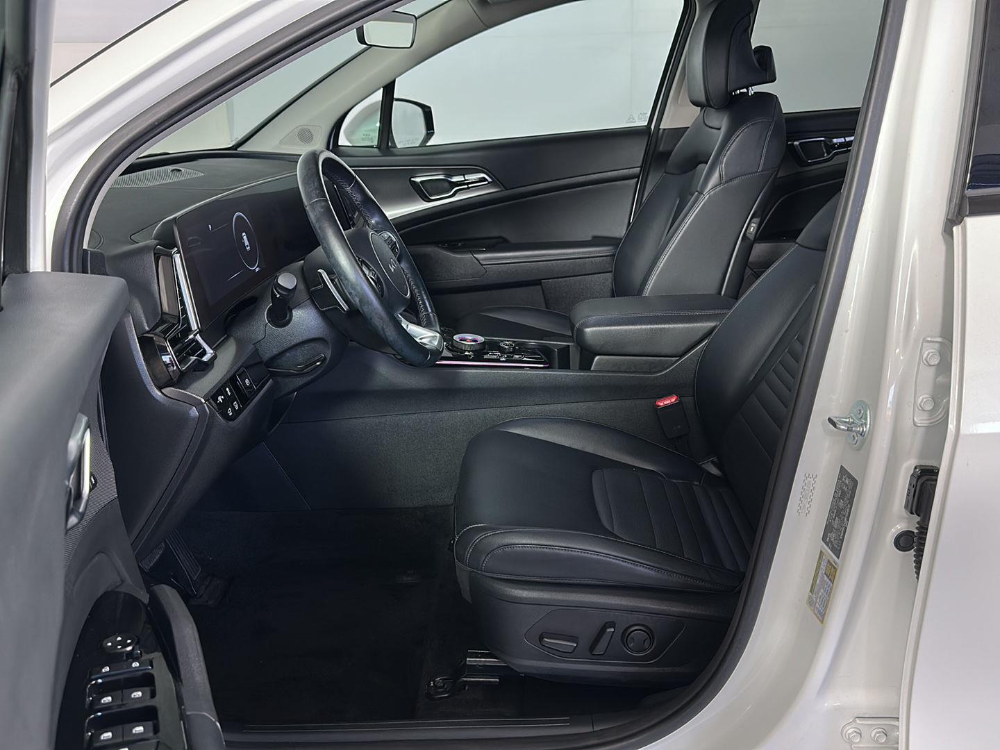 Used 2024 Snow White Pearl Kia SX-Prestige image 3
