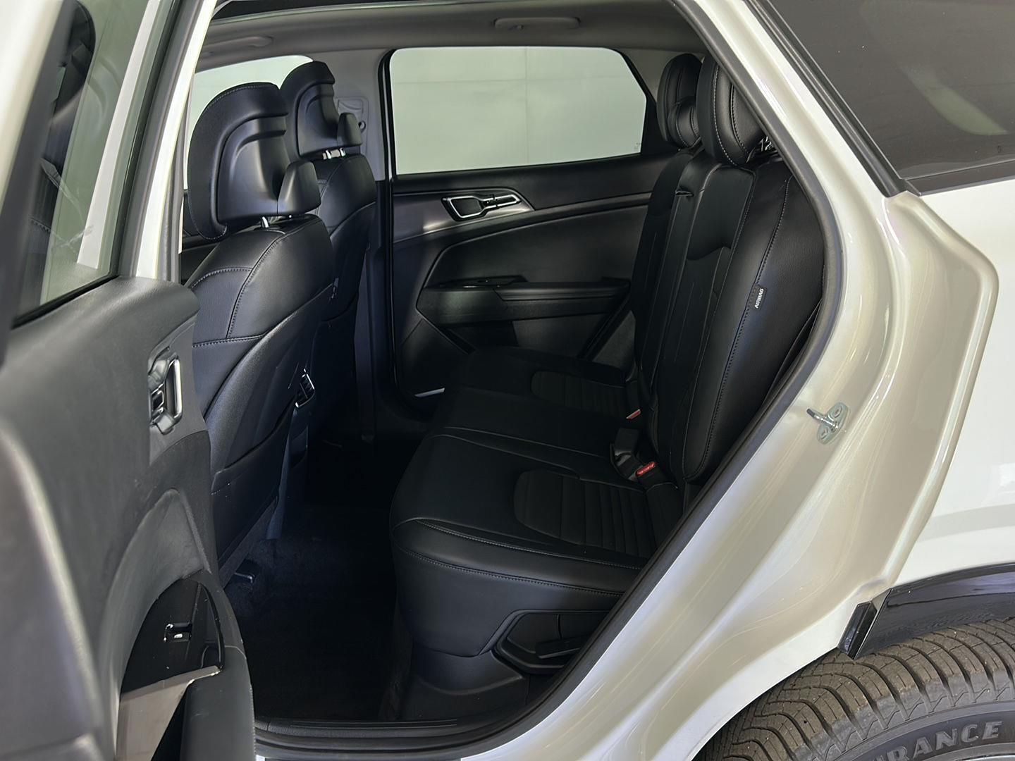 Used 2024 Snow White Pearl Kia SX-Prestige image 27