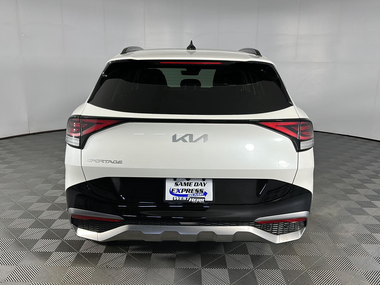 Used 2024 Snow White Pearl Kia SX-Prestige image 9