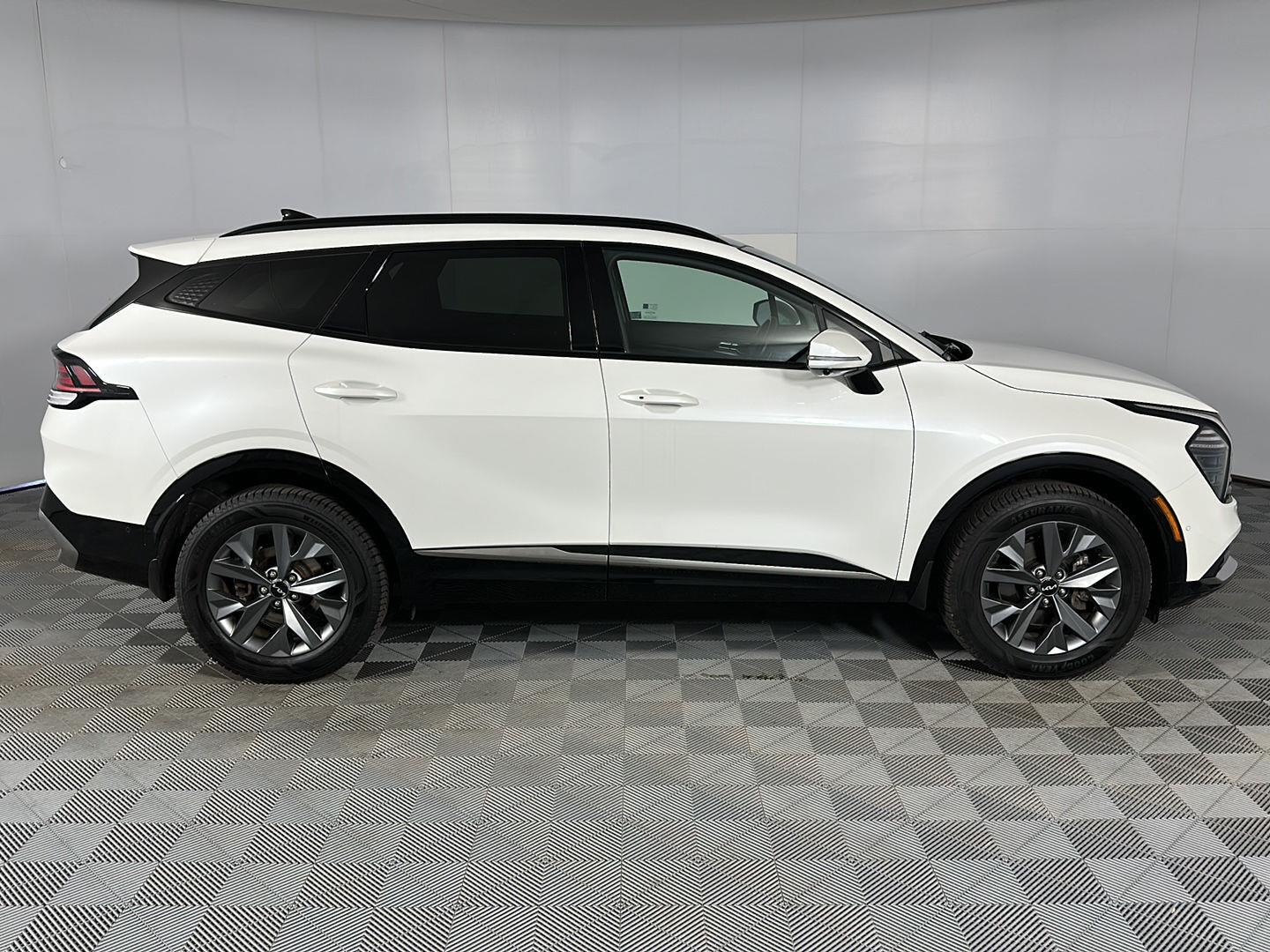 Used 2024 Snow White Pearl Kia SX-Prestige image 11