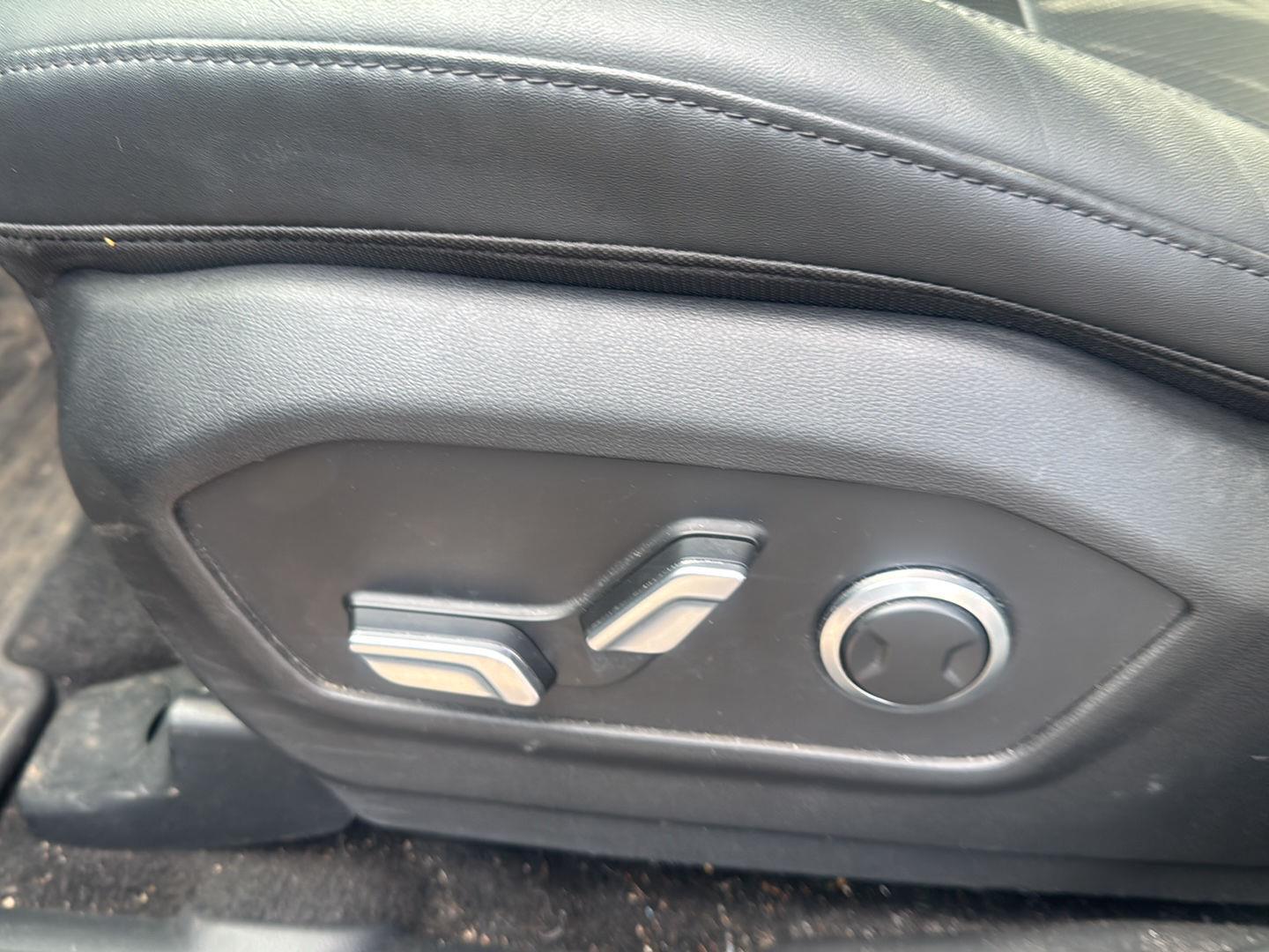 Used 2025 Phantom Black Hyundai SEL image 7