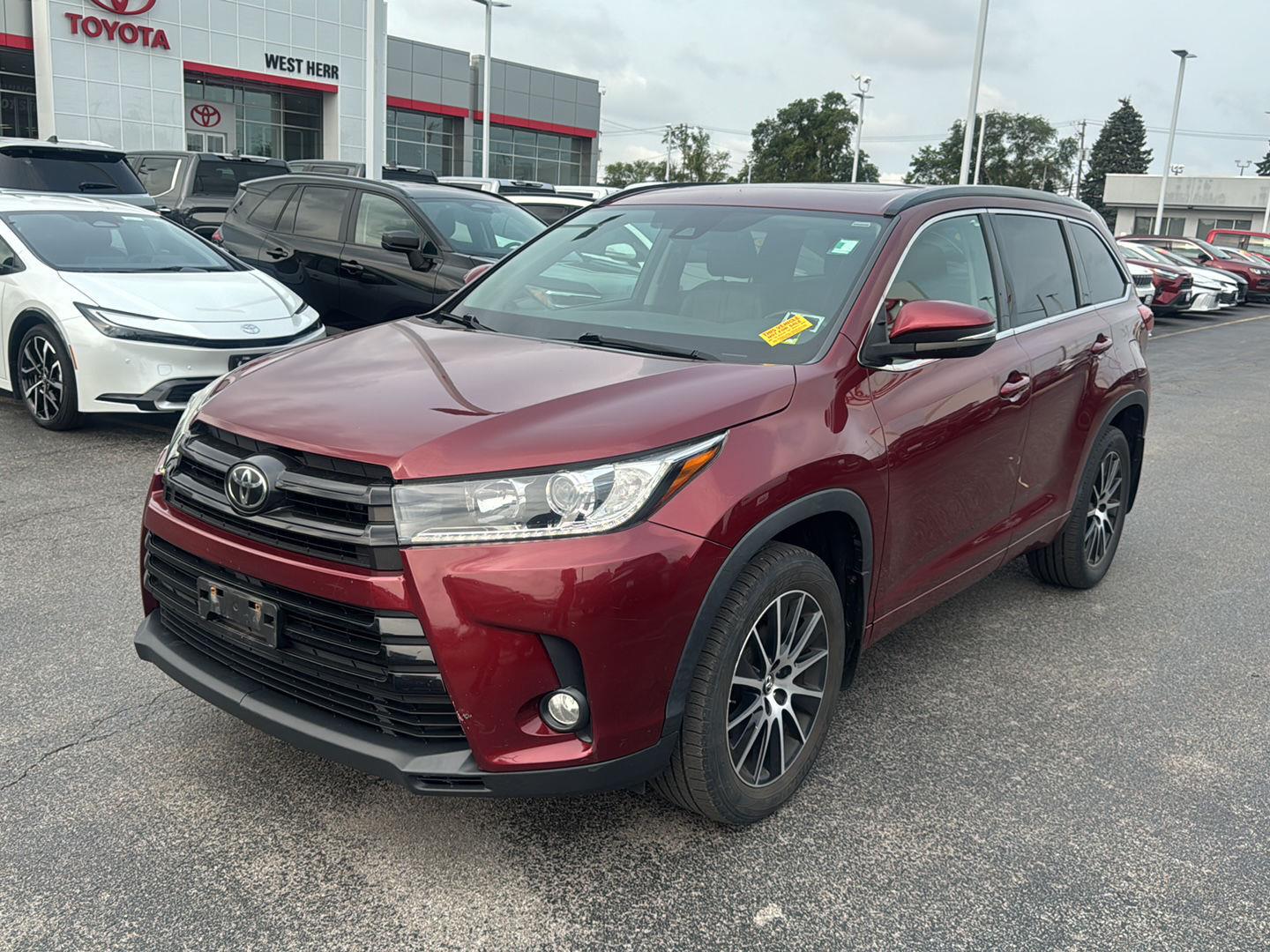 Used 2017 Salsa Red Pearl Toyota SE image 3